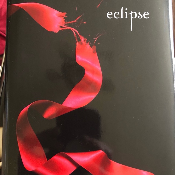 Twilight and Eclipse books - Picture 3 of 6